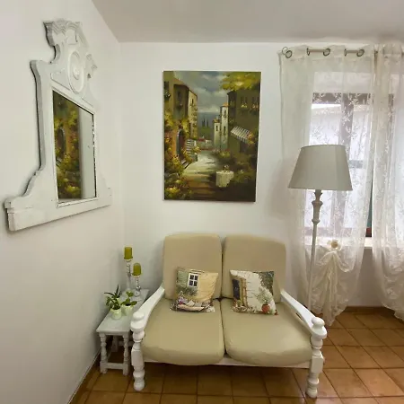 Lulu Marin Casa *